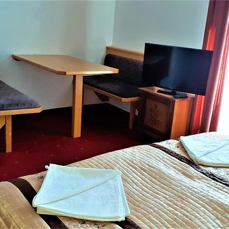 Hotel Alpinum Treffen Esterno foto