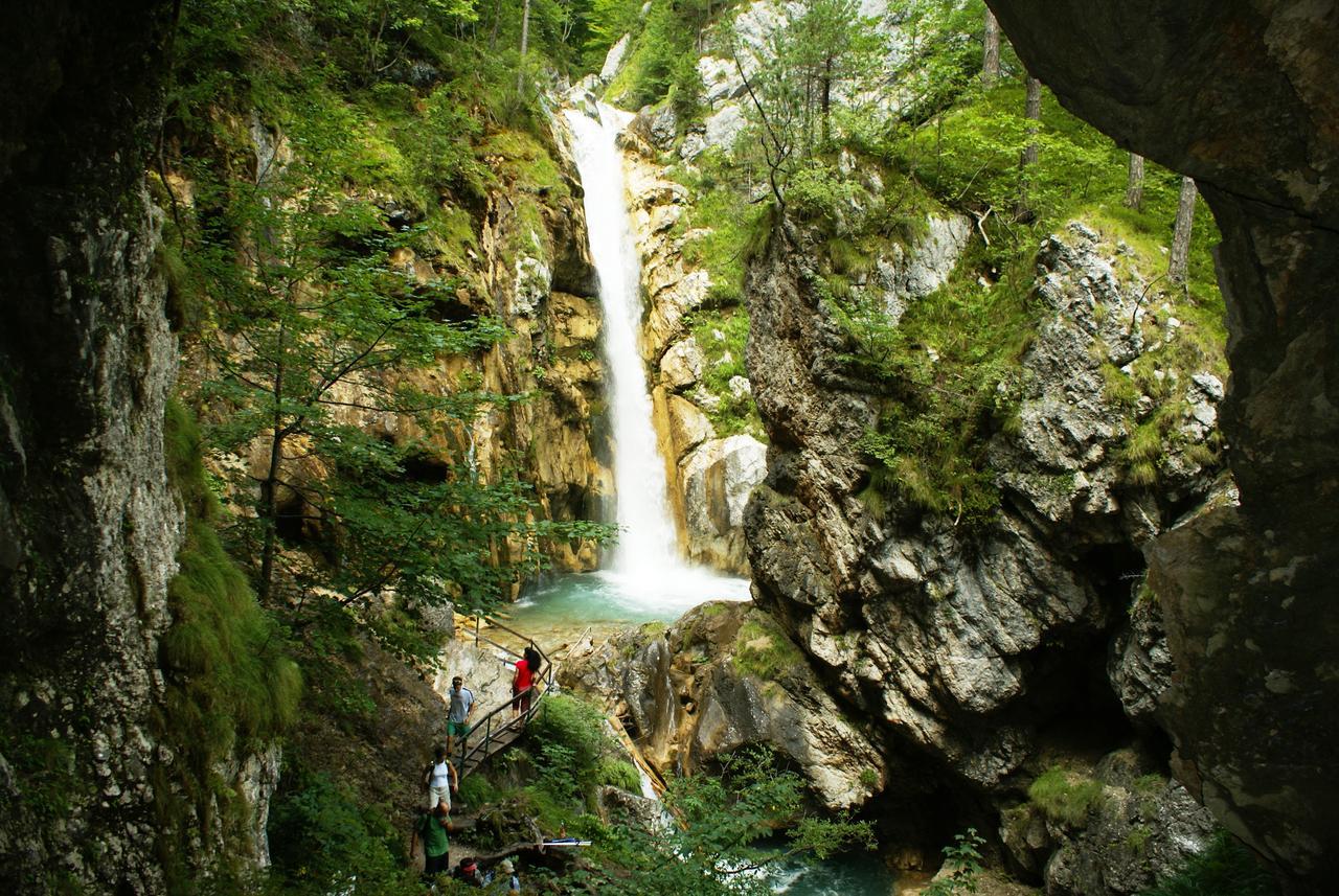 Hotel Alpinum Treffen Esterno foto
