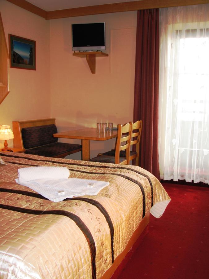 Hotel Alpinum Treffen Esterno foto