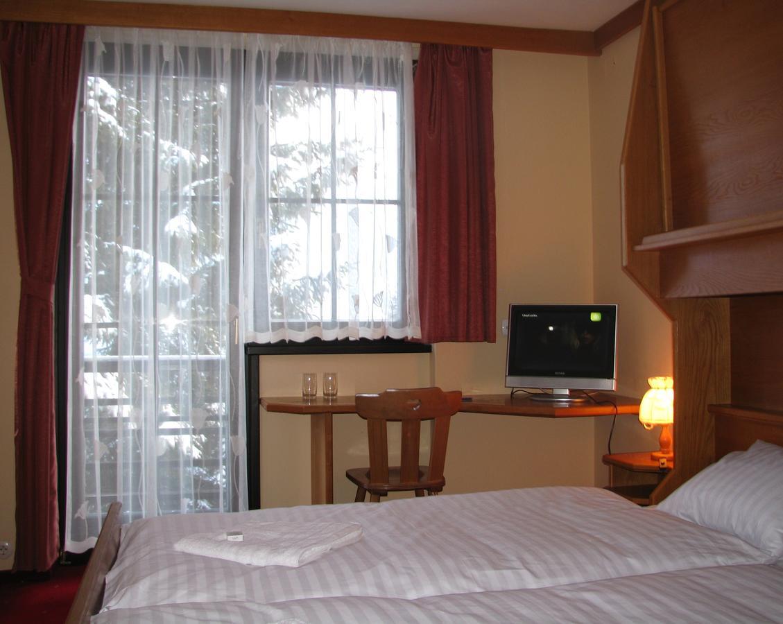 Hotel Alpinum Treffen Esterno foto